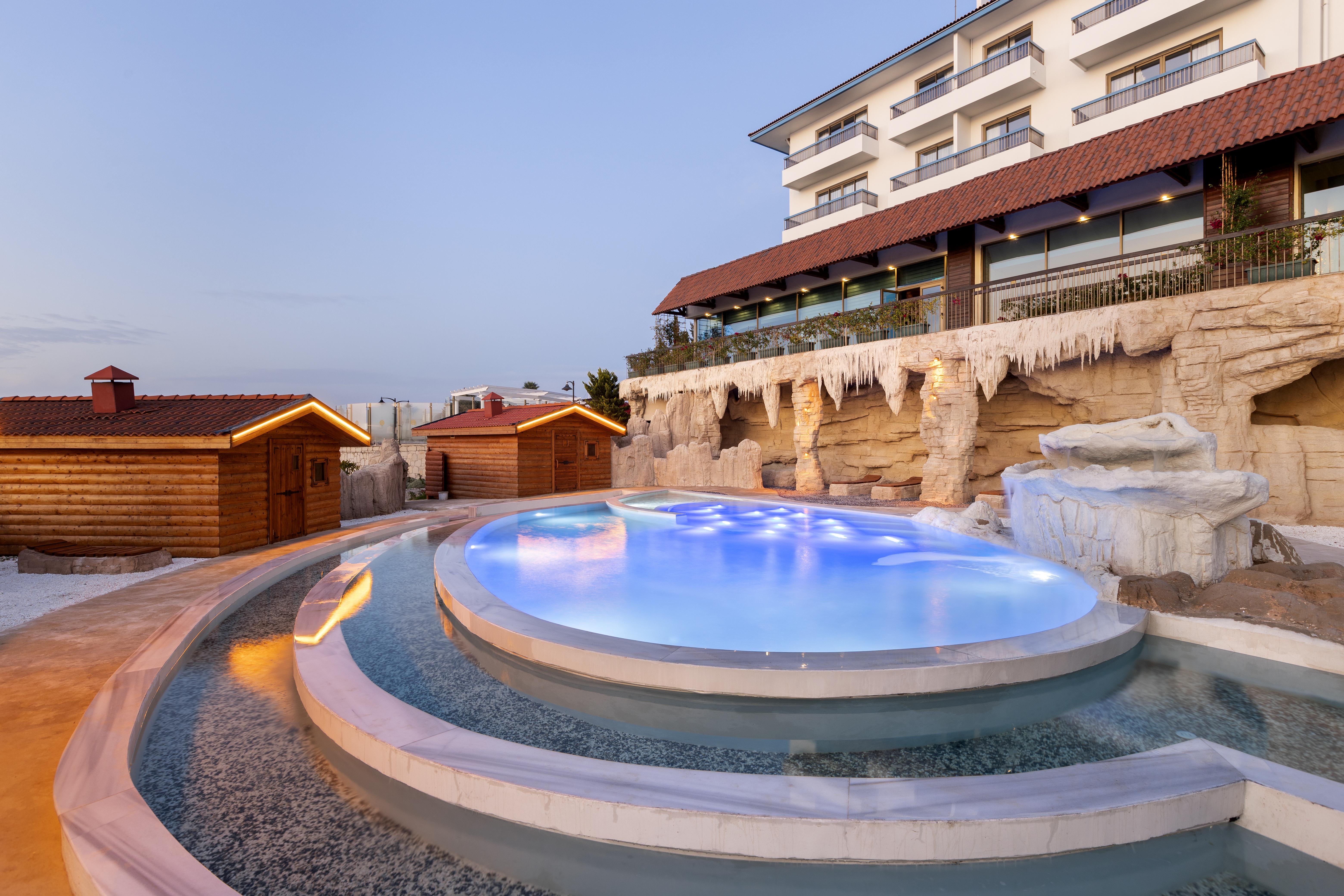 Royal Teos Thermal Resort Clinic & Spa - Halal Hotel Seferihisar Exterior photo